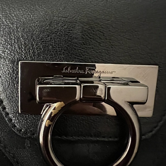 Authentic  Salvatore Ferragamo shoulder bag - Picture 8 of 12